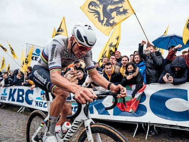 Van der Poel gewinnt Etappe souverän
